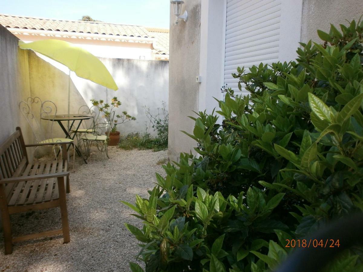 Studio équipé avec jardin+parking à la plage... La Ciotat Exterior foto